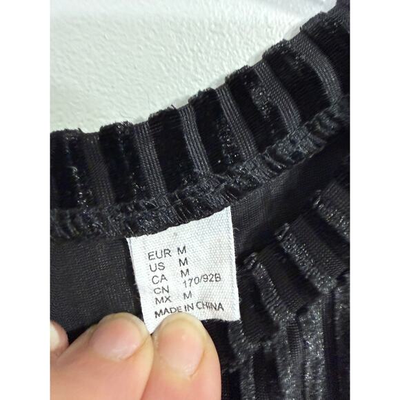 Unbranded Puff Sleeve Top in Black Size Medium - Picture 5 of 5